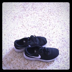 Women’s Nike Tennis Shoes